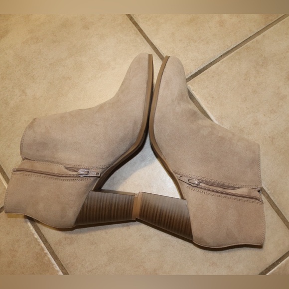 Light tan ankle booties - Picture 2 of 2